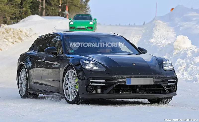 A spy shot of the 2021 Porsche Panamera Sport Turismo