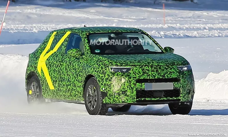 Spy shot of the 2021 Opel Mocca X