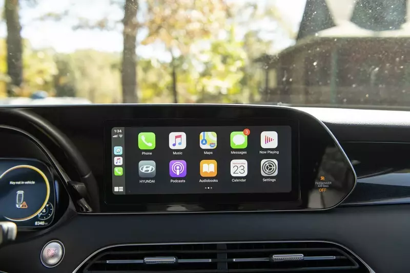 Here's how car manufacturers are using Apple CarPlay the right way.