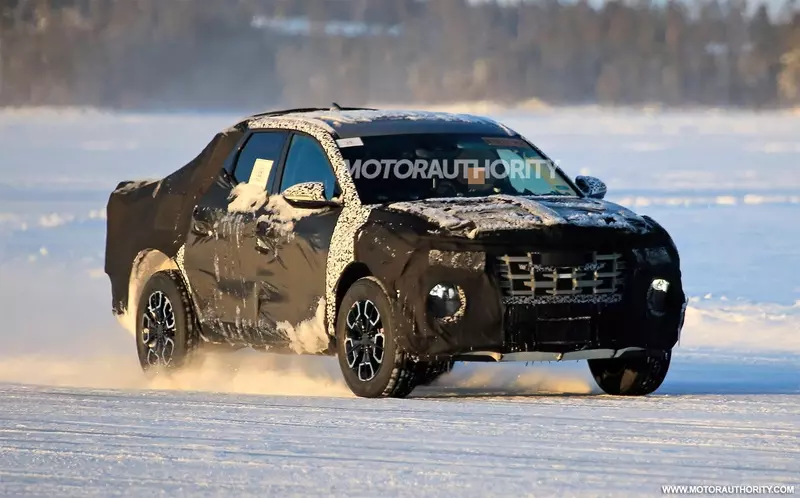 Spy shots of the 2022 Hyundai Santa Cruz.