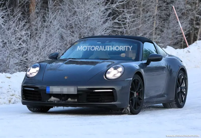 Spy shots and video of the 2021 Porsche 911 Targa