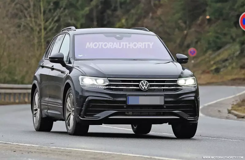 Spy shots of the 2021 Volkswagen Tiguan.