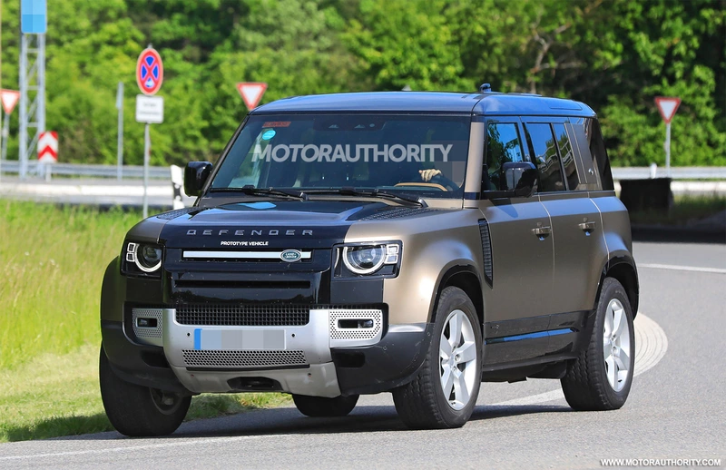 Spy shot of 2022 Land Rover Defender V-8