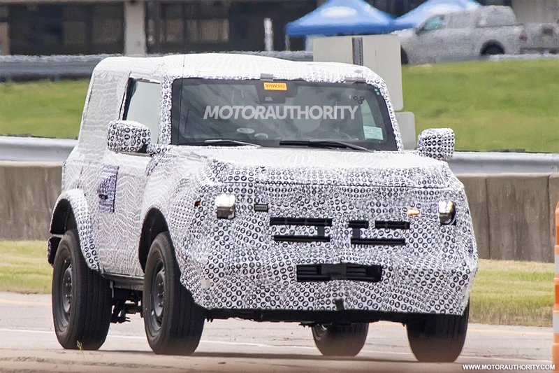 Spy shot of the 2021 3-door Ford Bronco