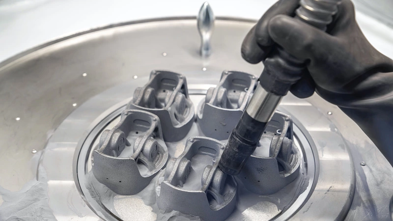 Porsche improves efficiency and power with 3D printed pistons