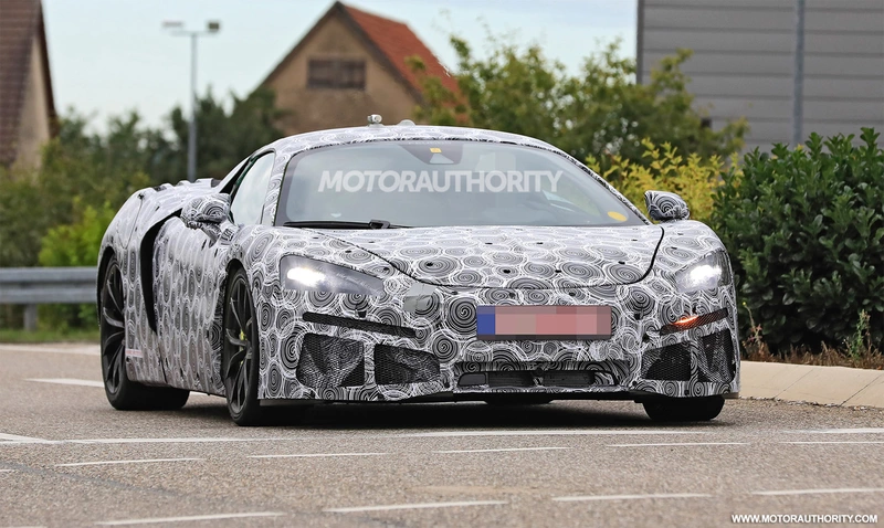 Spy shots of the McLaren Sport Series Hybrid: electrified models join entry-level models.