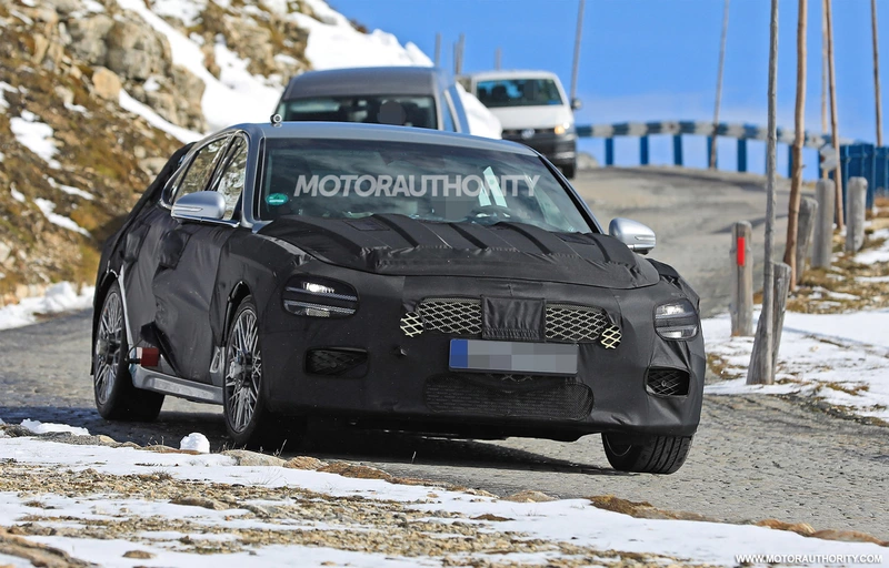 Spy shots of the 2022 Genesis G70 station wagon: long roof will be available, but probably not in the US