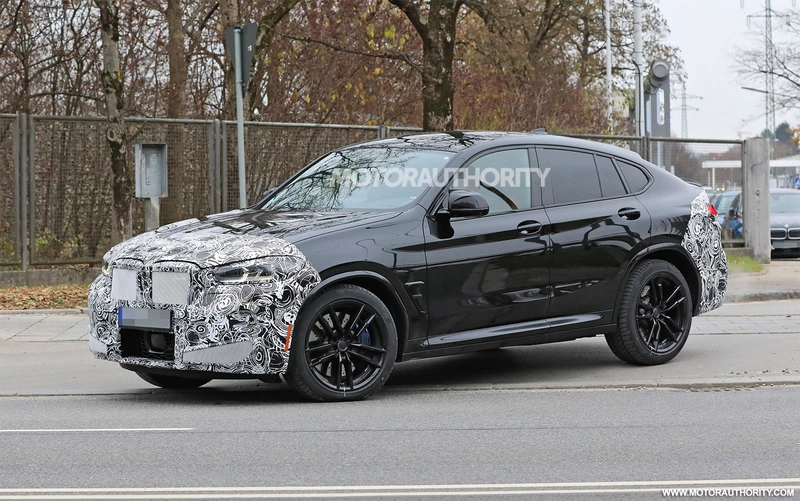 Spy shot of the 2022 BMW X4 M: minor updates planned.