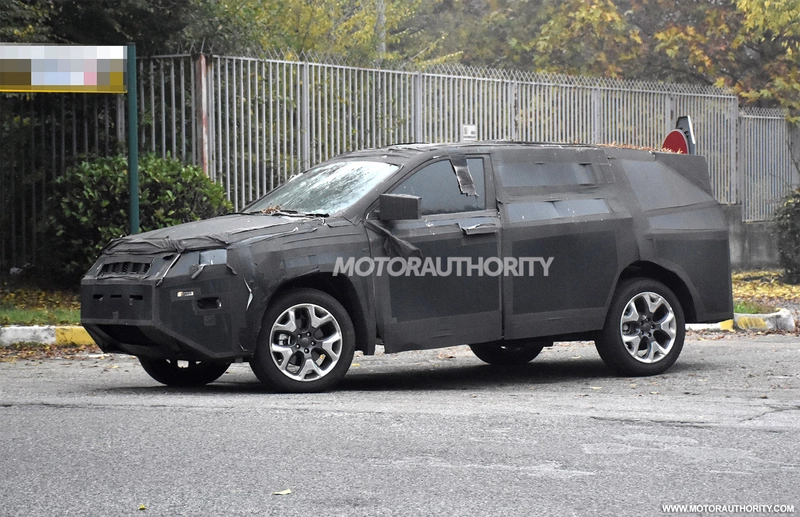 Spy shots of a three-row SUV based on the 2022 Jeep Compass: a compact family hauler is in development