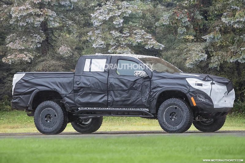 Spy shots of the 2023 Chevrolet Colorado ZR2: witness the next generation of midsize SUVs.