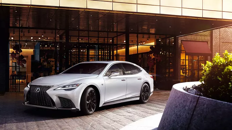 In 2024, Lexus LS will appear with high-tech improvements